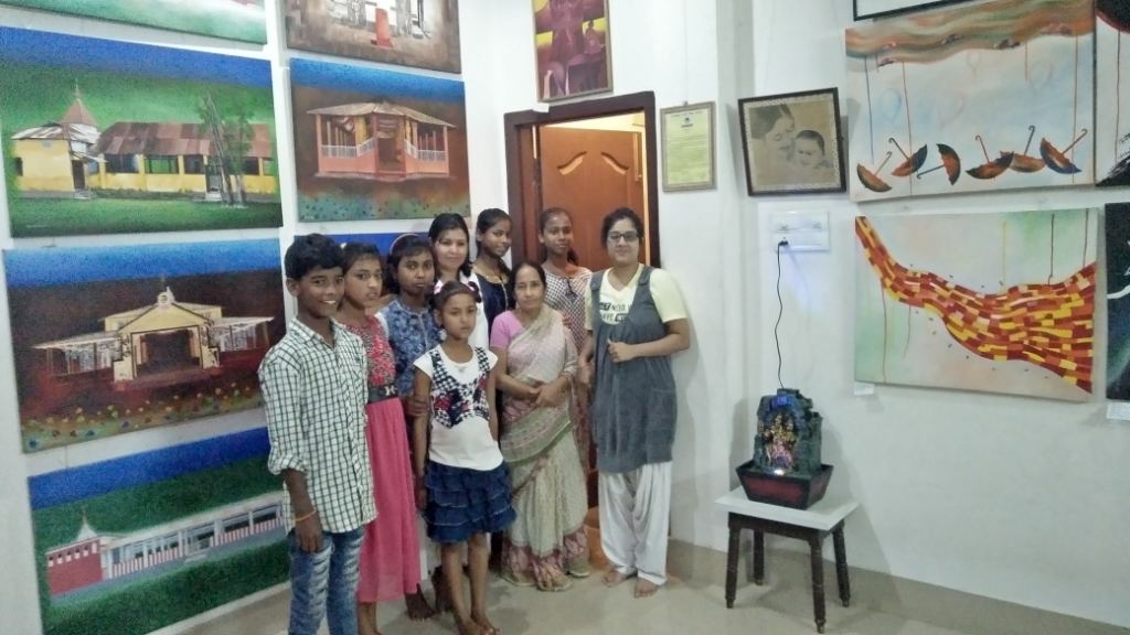 At Art Gallery of Artist Ratumoni Das